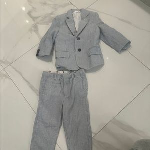 EGG New York toddler linen suit set. Blazer size 2 and pants size 18 months.